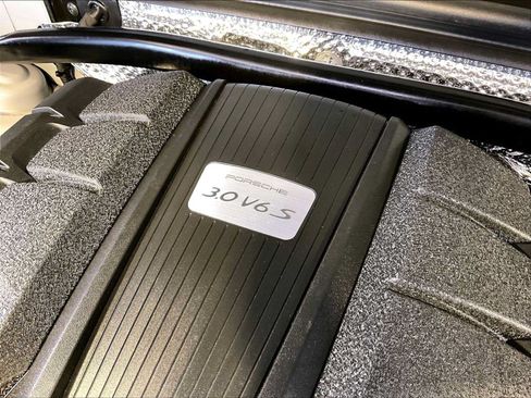 Certified 2021 Porsche Macan S AWD/4WD image 33