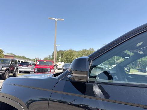 Used 2023 Jeep Grand Cherokee Altitude AWD/4WD image 11