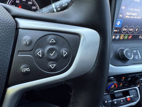 Used 2023 GMC Acadia SLT w/ Preferred Package image 25