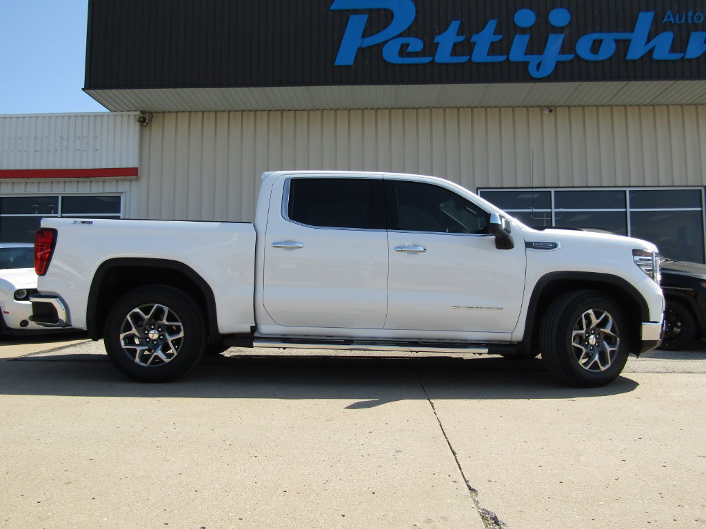 Used 2024 GMC Sierra 1500 SLT w/ SLT Premium Plus Package AWD/4WD image 2