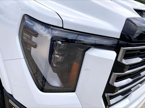 Used 2025 GMC Sierra 2500 AT4 w/ AT4 Premium Plus Package AWD/4WD image 28