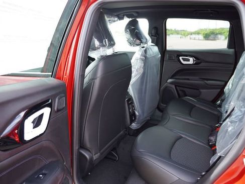 New 2025 Jeep Compass Latitude w/ Sun & Sound Group image 11