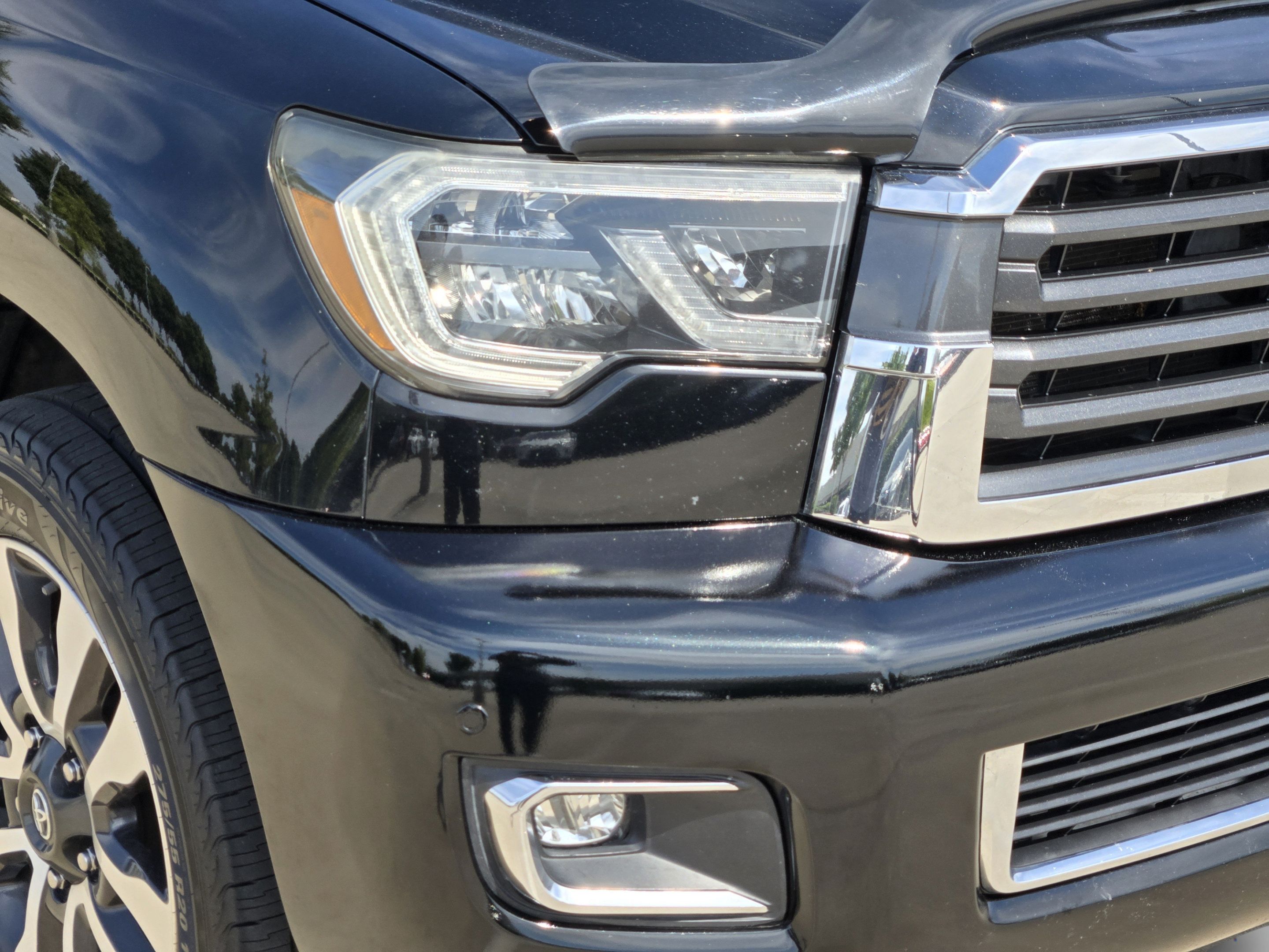 Used 2020 Toyota Sequoia Limited w/ Safety & Convenience Package AWD/4WD image 38