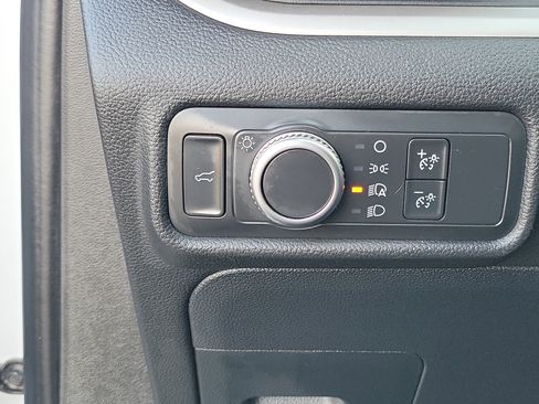 Used 2020 Ford Explorer XLT image 16