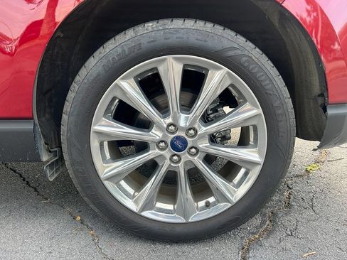 Used 2018 Ford Edge Titanium w/ Equipment Group 301A AWD/4WD image 33