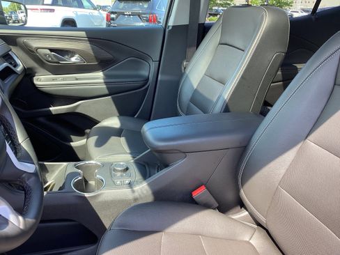 Used 2024 GMC Terrain SLT w/ LPO, Floor Liner Package AWD/4WD image 10