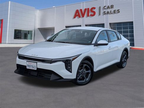 Used 2025 Kia K4 LXS image 1