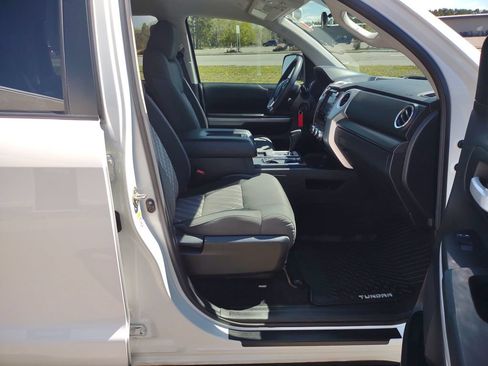 Used 2020 Toyota Tundra 4x4 CrewMax image 34