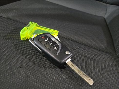 Used 2024 Toyota Corolla LE image 32