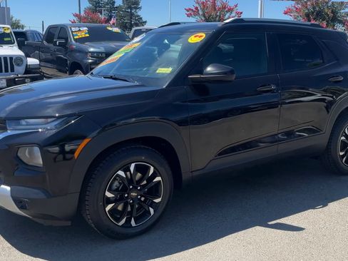 Used 2023 Chevrolet TrailBlazer LT FWD image 3