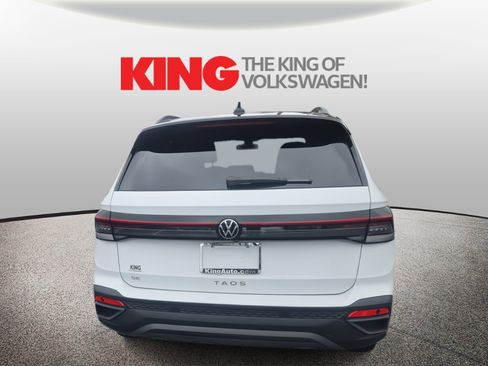 Certified 2025 Volkswagen Taos SE image 6
