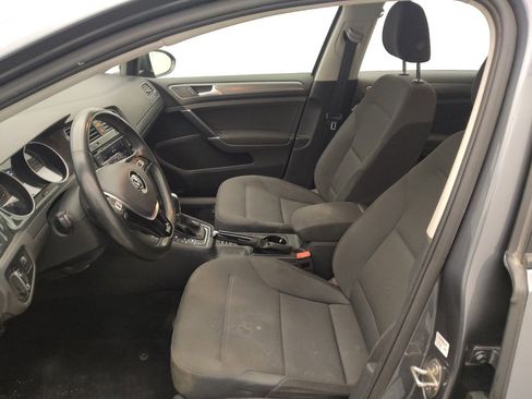 Used 2019 Volkswagen Golf SE image 17