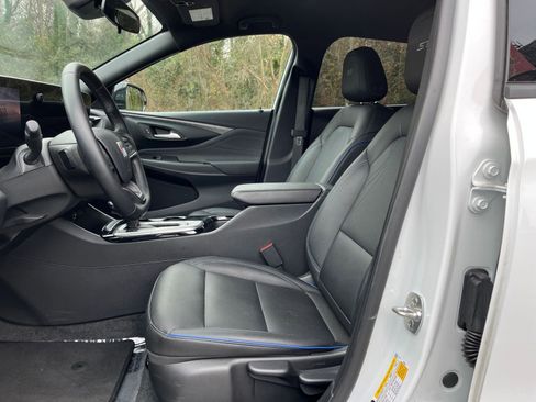 Used 2025 Buick Envista Sport Touring image 24