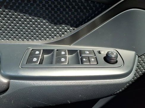 Used 2018 Toyota C-HR XLE FWD image 24