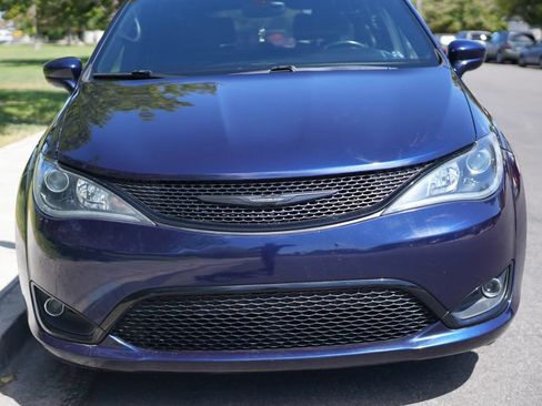 Used 2018 Chrysler Pacifica Touring Plus w/ S Appearance Package FWD image 21