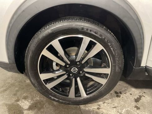 Used 2019 Nissan Kicks SV image 11