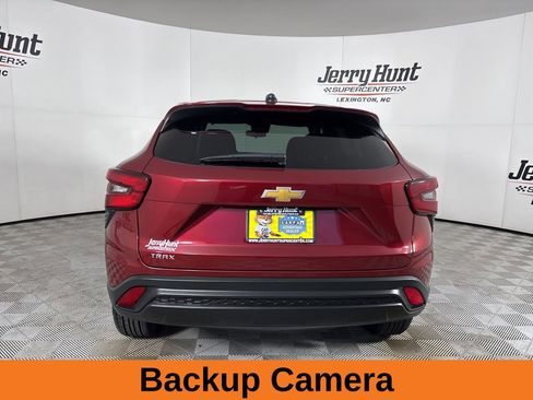 Used 2025 Chevrolet Trax LS image 6