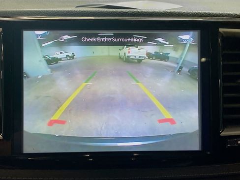 Used 2022 Chrysler Pacifica Touring-L FWD image 13