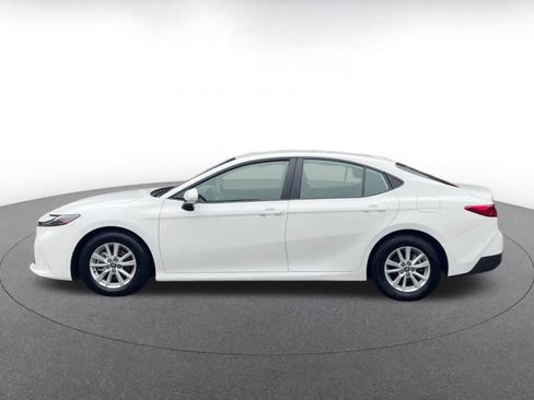 Used 2025 Toyota Camry LE image 9