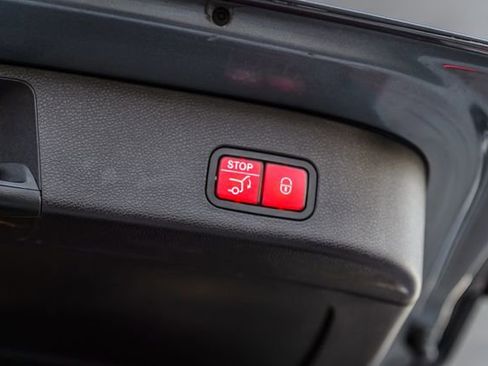 Used 2018 Mercedes-Benz GLS 450 4MATIC w/ Premium Package image 12