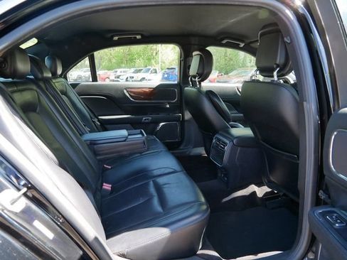 Used 2017 Lincoln Continental Select FWD image 9