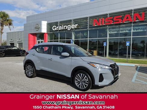 Used 2024 Nissan Kicks SV image 1