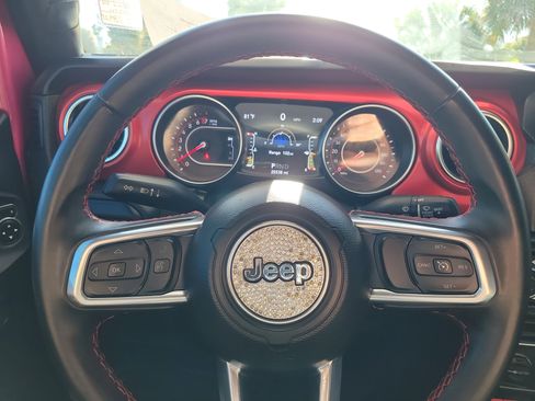 Used 2021 Jeep Wrangler Unlimited Rubicon w/ Xtreme Recon 35" Tire Package image 13