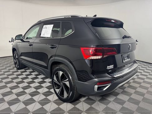 Used 2023 Volkswagen Taos SE w/ Panoramic Sunroof Package AWD/4WD image 8