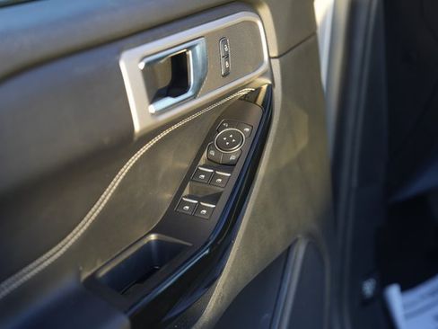 Used 2022 Ford Explorer XLT w/ Equipment Group 202A image 28