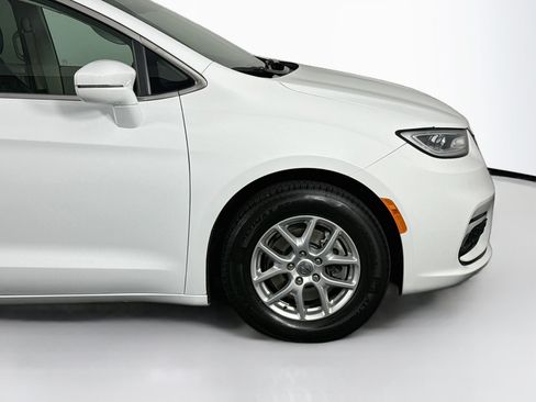 Used 2022 Chrysler Pacifica Touring-L FWD image 41