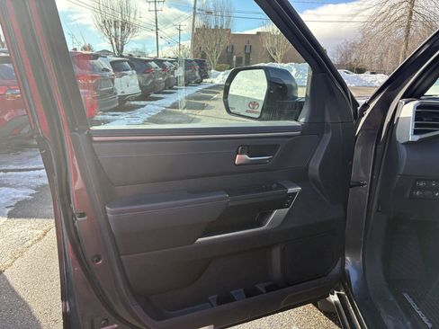 Used 2023 Toyota Sequoia Platinum image 9