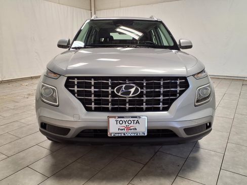 Used 2025 Hyundai Venue SEL FWD image 2