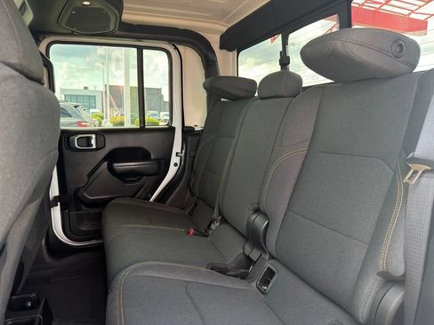 Used 2024 Jeep Gladiator Sport AWD/4WD image 26