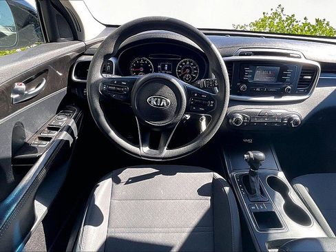 Used 2016 Kia Sorento AWD image 8