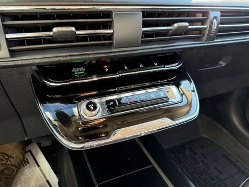 Used 2024 Lincoln Corsair AWD image 23