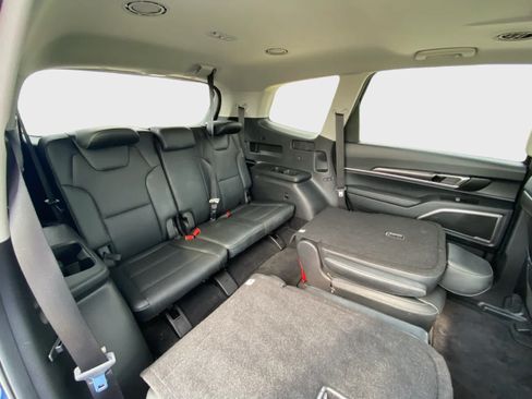 Used 2025 Kia Telluride S FWD image 15