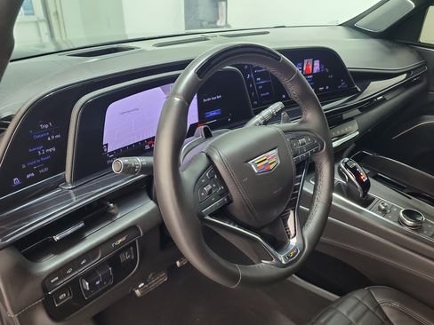 Used 2024 Cadillac Escalade V w/ LPO, ONYX Package AWD/4WD image 30