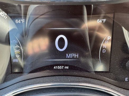 Used 2018 Jeep Grand Cherokee Laredo image 16