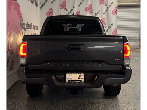 Used 2021 Toyota Tacoma TRD Off-Road image 11