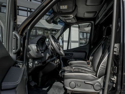 Used 2022 Mercedes-Benz Sprinter 3500 image 13
