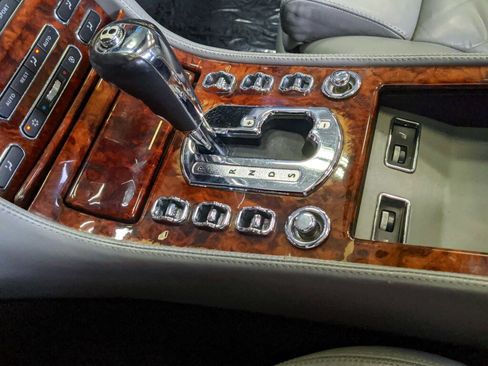 Used 2008 Bentley Azure image 18