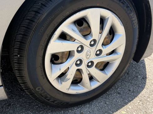 Used 2018 Hyundai Elantra SE w/ Cargo Package FWD image 26