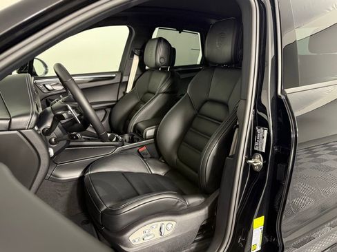 New 2026 Porsche Macan AWD/4WD image 5