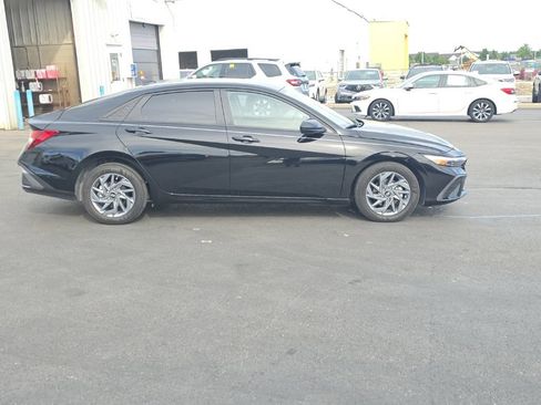 Used 2024 Hyundai Elantra SEL FWD image 8
