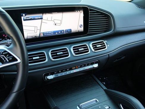 Used 2025 Mercedes-Benz GLS 450 4MATIC image 19