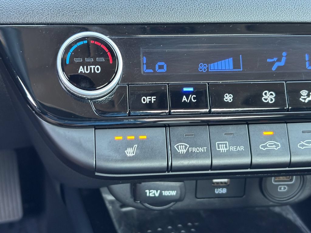 Used 2023 Hyundai Elantra SEL w/ Convenience Package FWD image 21