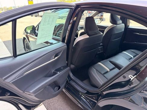 Used 2025 Toyota Camry SE FWD image 11