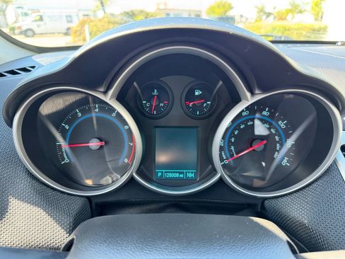 Used 2014 Chevrolet Cruze LT FWD image 17