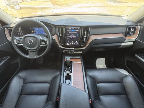 Used 2024 Volvo XC60 B5 Plus w/ Protection Package Premier AWD/4WD image 27