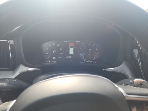 Used 2018 Volvo XC60 T5 R-Design w/ Convenience Package AWD/4WD image 28